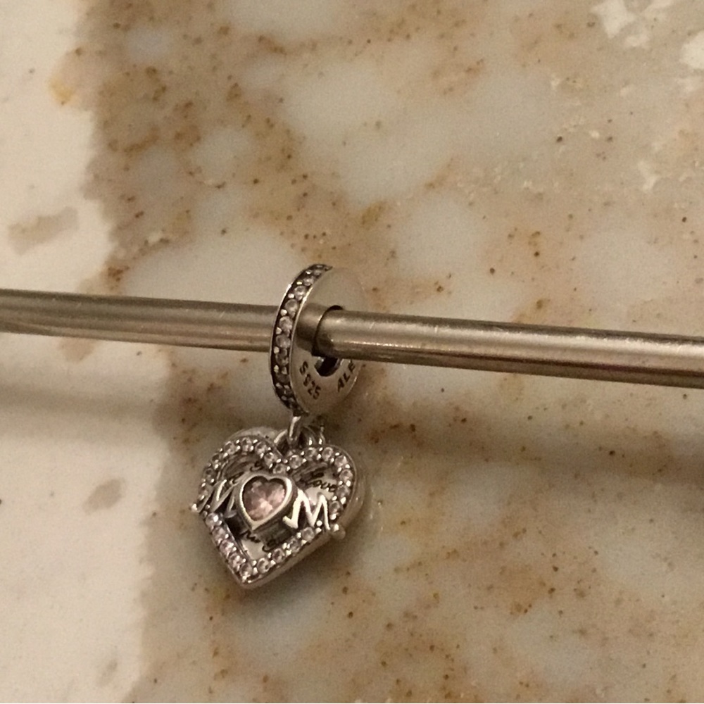 Beautiful Pandora 2pc “Mom” Dbl Hearts Charm!